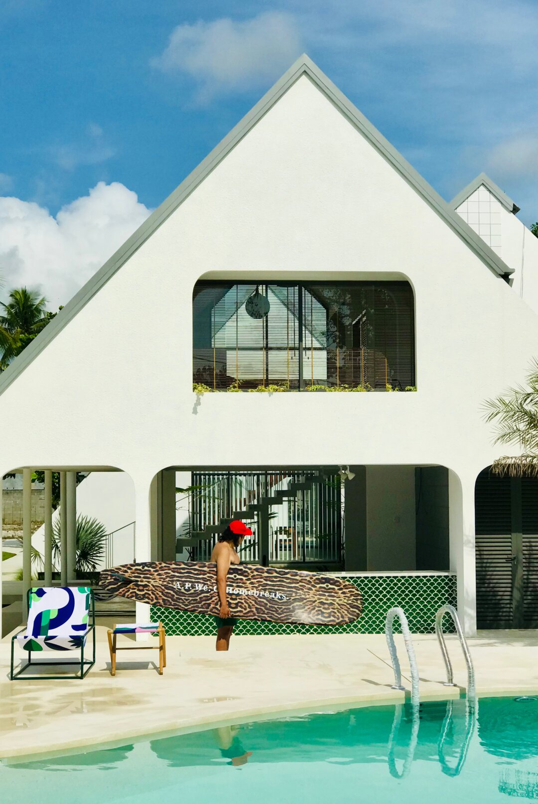 Le Pari Batukaras – tropical poolside